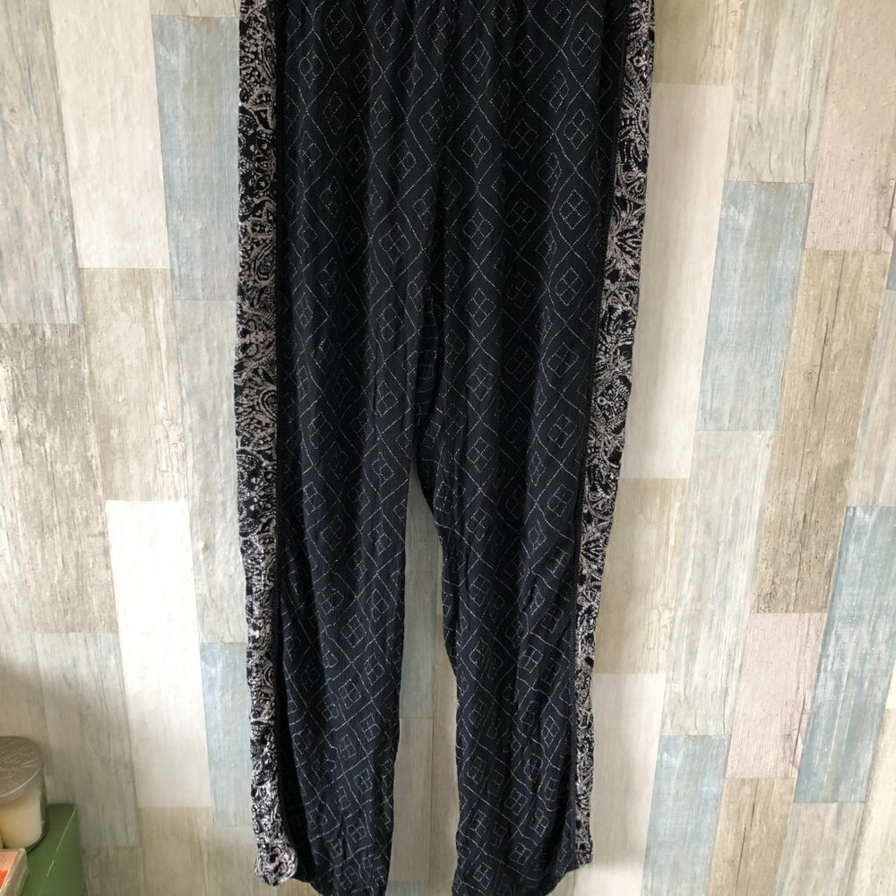 O'Neill Pants Women's size S Black & White Tribal Hippie Lounge Beach Coverup